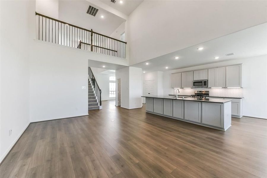 Image 5 of a home in River Ranch Meadows.