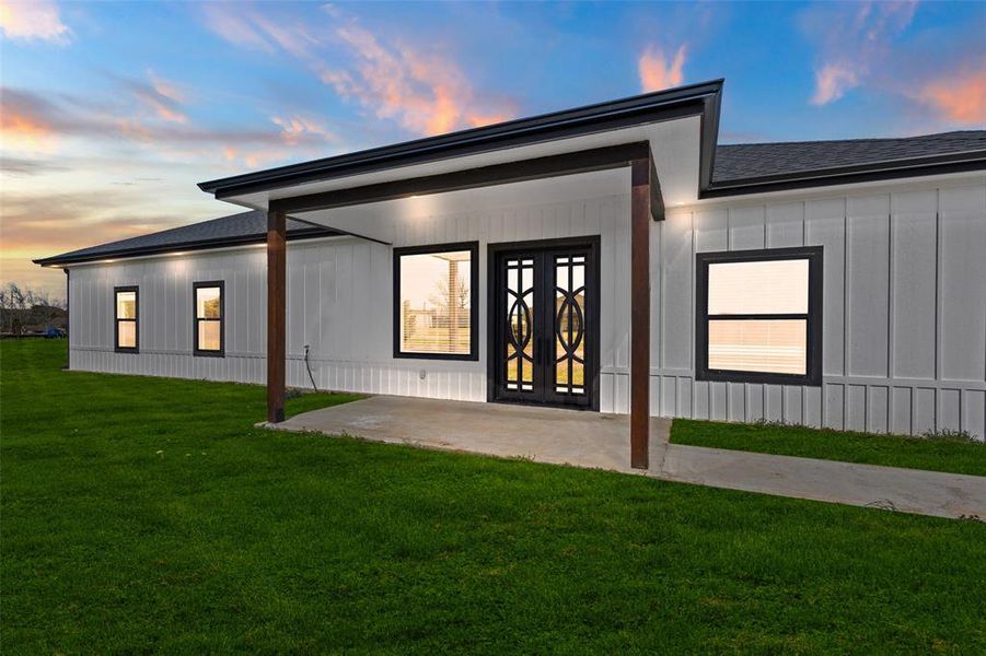 Exterior details and patio area of a home in , Sumner (Image 3).
