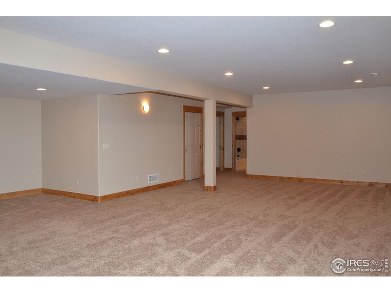 Spacious, unfurnished interior of a new home in , Johnstown (Image 14).
