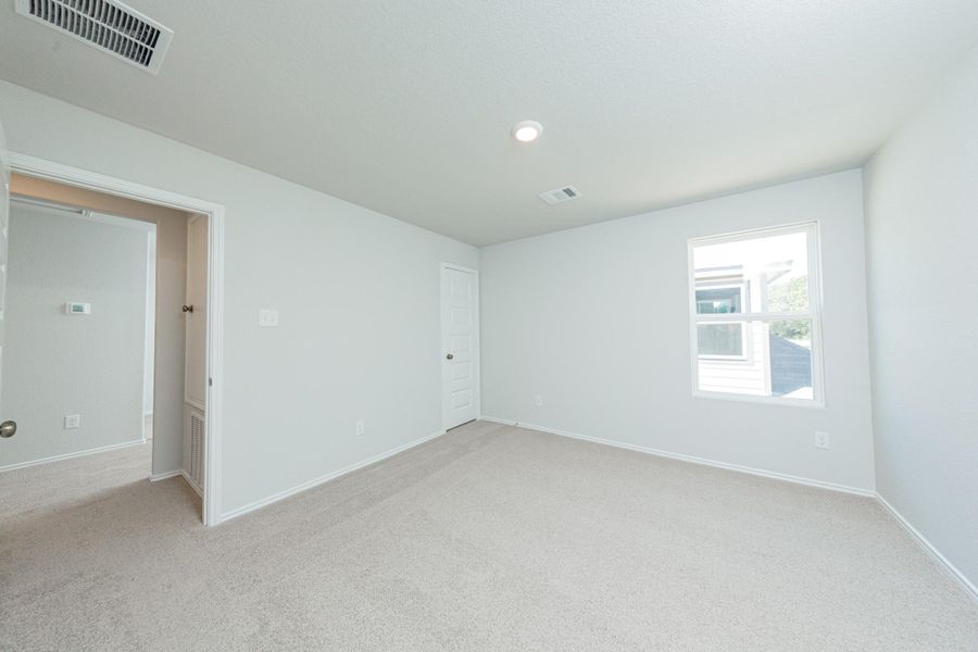 Spacious, unfurnished interior of a new home in Townsend Reserve, Splendora (Image 9).