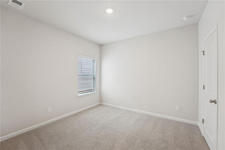 Spacious, unfurnished interior of a new home in Westmont Preserve, Powder Springs (Image 22).