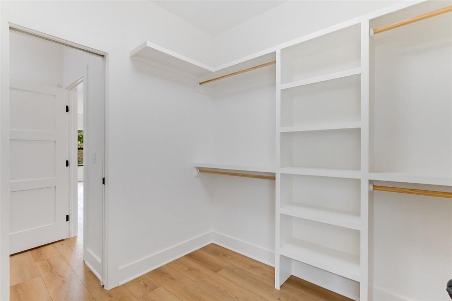 Spacious, unfurnished interior of a new home in , Cottonwood Shores (Image 23).