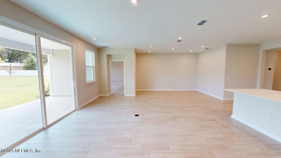 Spacious, unfurnished interior of a new home in Sandridge Hills, Green Cove Springs (Image 11).