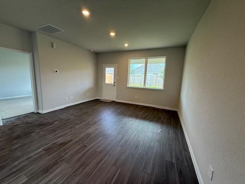 Spacious, unfurnished interior of a new home in Cliffstone Hills, Conroe (Image 14).