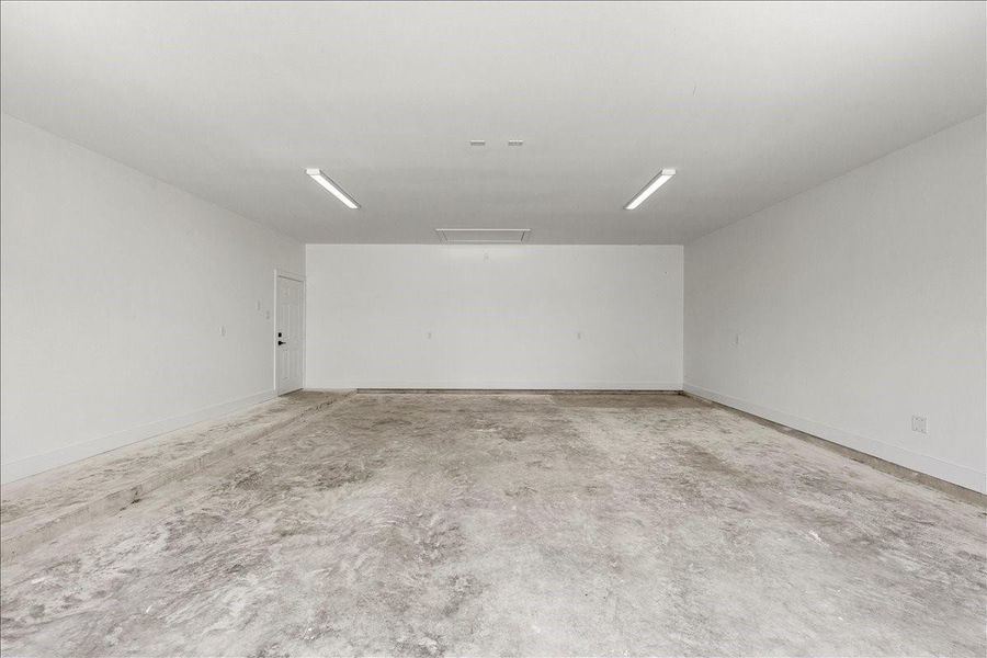 Spacious, unfurnished interior of a new home in , Santa Fe (Image 20). Spacious, unfurnished interior of a new home in , Santa Fe (Image 20).