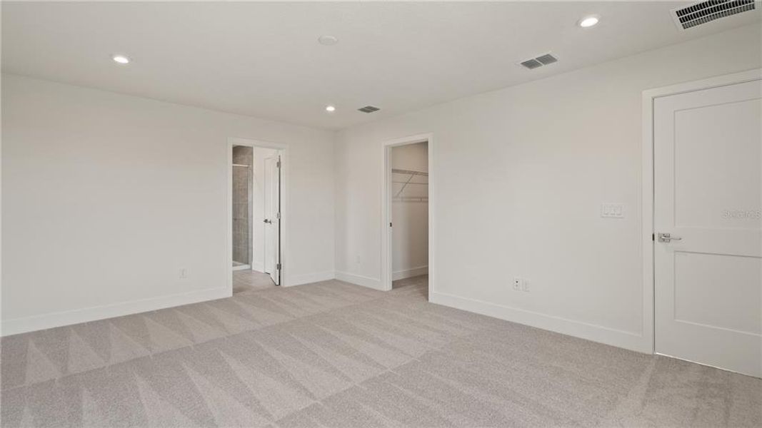 Spacious, unfurnished interior of a new home in Trailside, Mount Dora (Image 28).