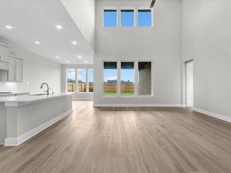 Spacious, unfurnished interior of a new home in Oakhill Reserve, Tomball (Image 21).