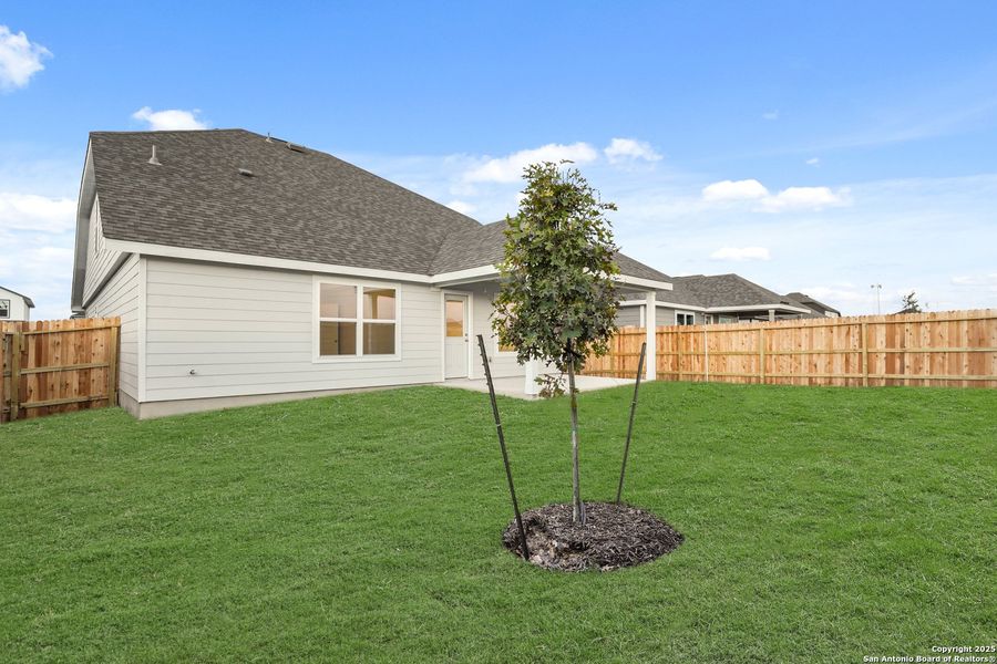 Exterior details and patio area of a home in Swenson Heights, Seguin (Image 3).