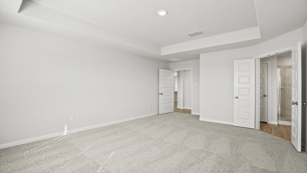 Spacious, unfurnished interior of a new home in Hunters Ranch, San Antonio (Image 22).
