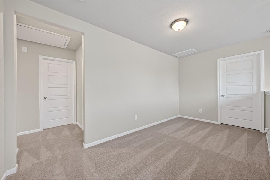 Spacious, unfurnished interior of a new home in Woodland Lakes, Huffman (Image 10).