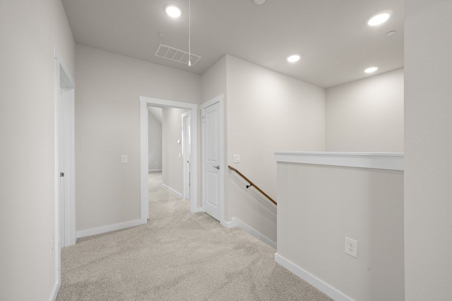 Spacious, unfurnished interior of a new home in Wildridge, Oak Point (Image 19).
