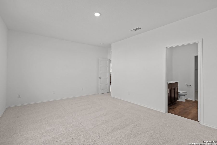 Spacious, unfurnished interior of a new home in Horizon Ridge, San Antonio (Image 19).