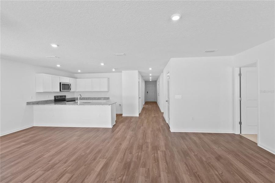 Spacious, unfurnished interior of a new home in Baywood Hills, Alachua (Image 18).