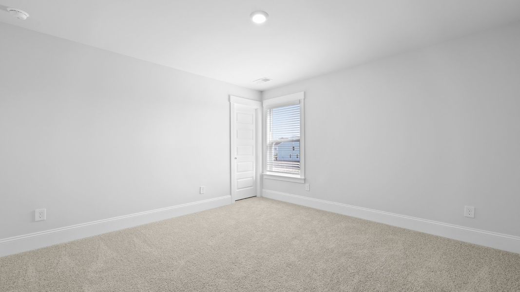 Representative unfurnished interior of a home built from the SPRUCEWOOD by D.R. Horton in Sheep Island, Summerville (Image 28).