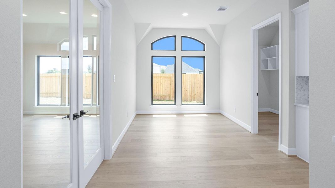 Spacious, unfurnished interior of a new home in Briarley, Montgomery (Image 11).
