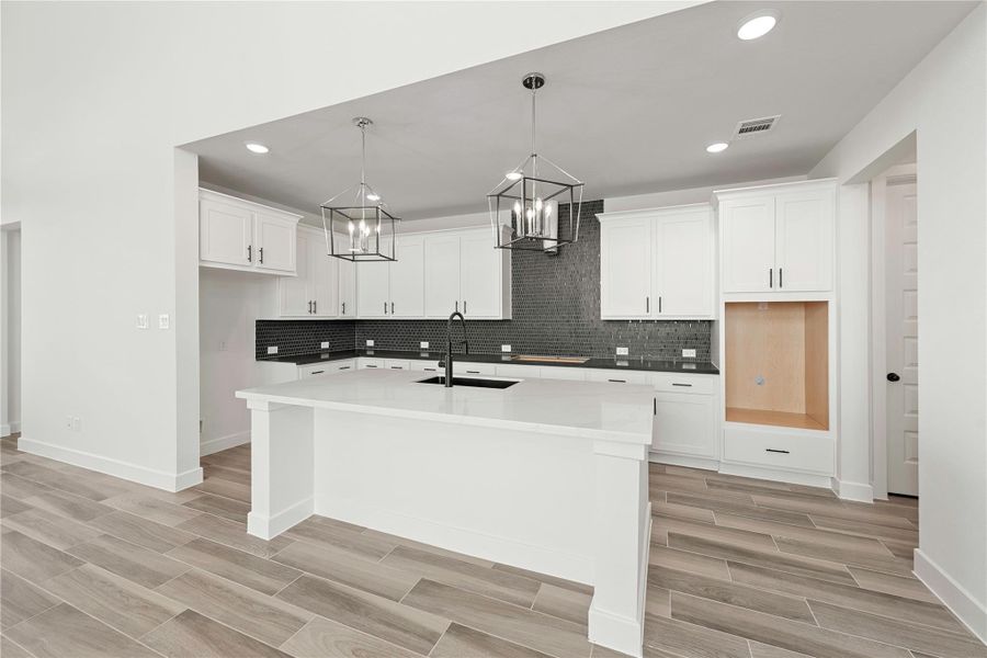 Representative image. Features, selections and colors may vary.