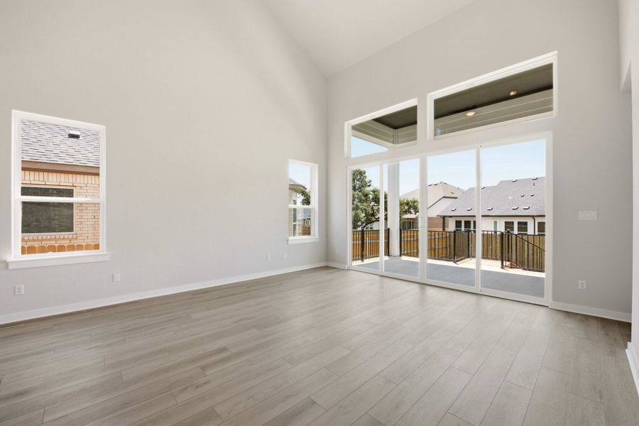 Spacious, unfurnished interior of a new home in Heritage, Dripping Springs (Image 29).