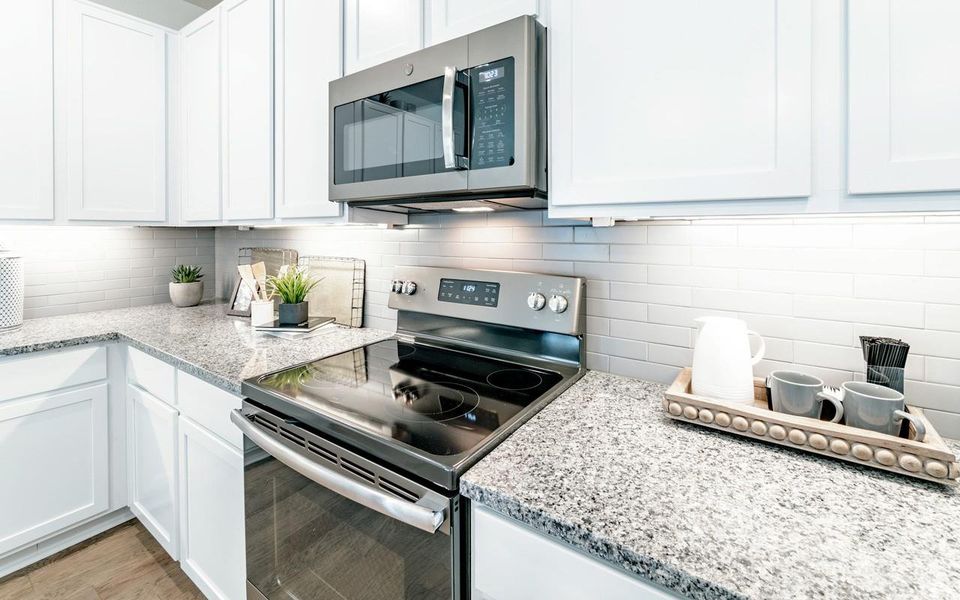 Furnished interior view inside a new home in Steed Landing, Texas City (Image 12).