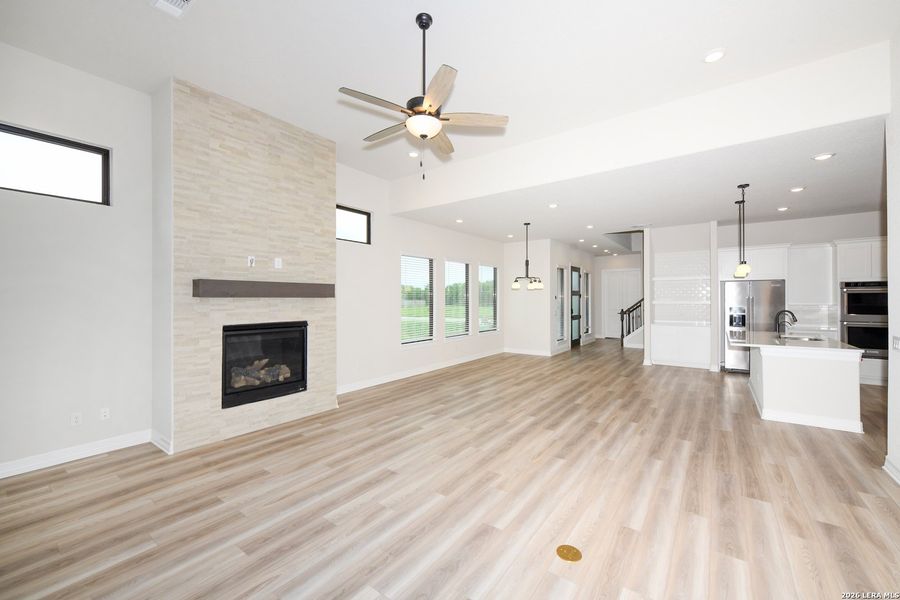 Spacious, unfurnished interior of a new home in Nolte Farms, Seguin (Image 35).