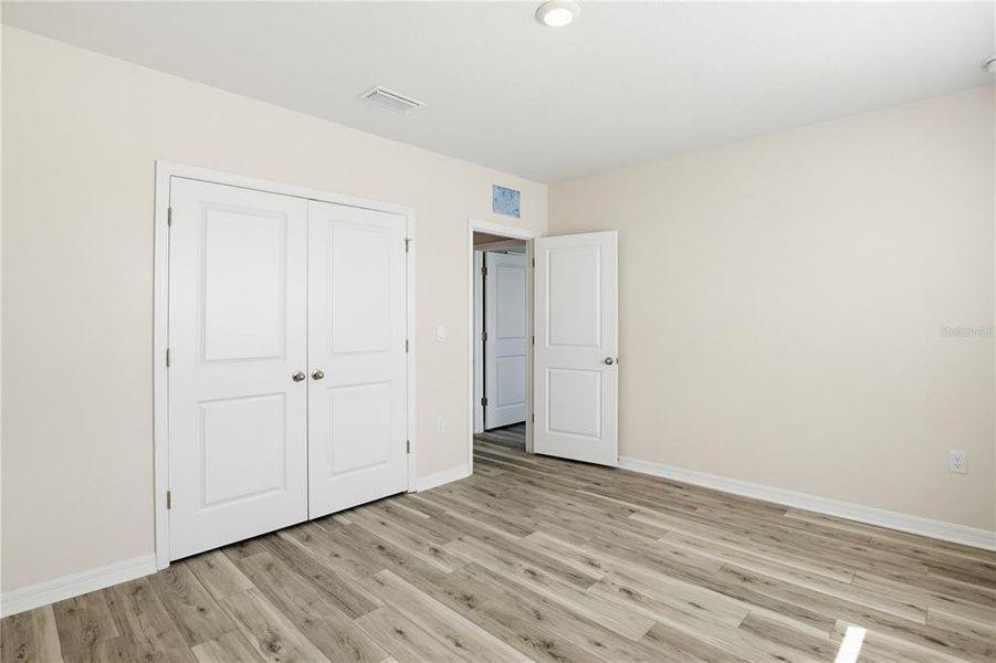 Spacious, unfurnished interior of a new home in Coddington, Bradenton (Image 35).