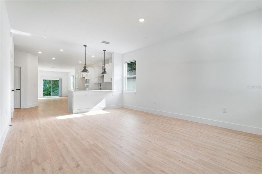 Spacious, unfurnished interior of a new home in , Apopka (Image 29).