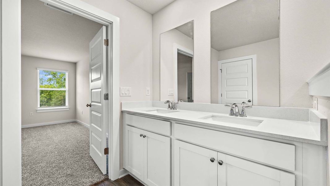 Furnished interior view inside a new home in Sunny Hills, Chipley (Image 9).