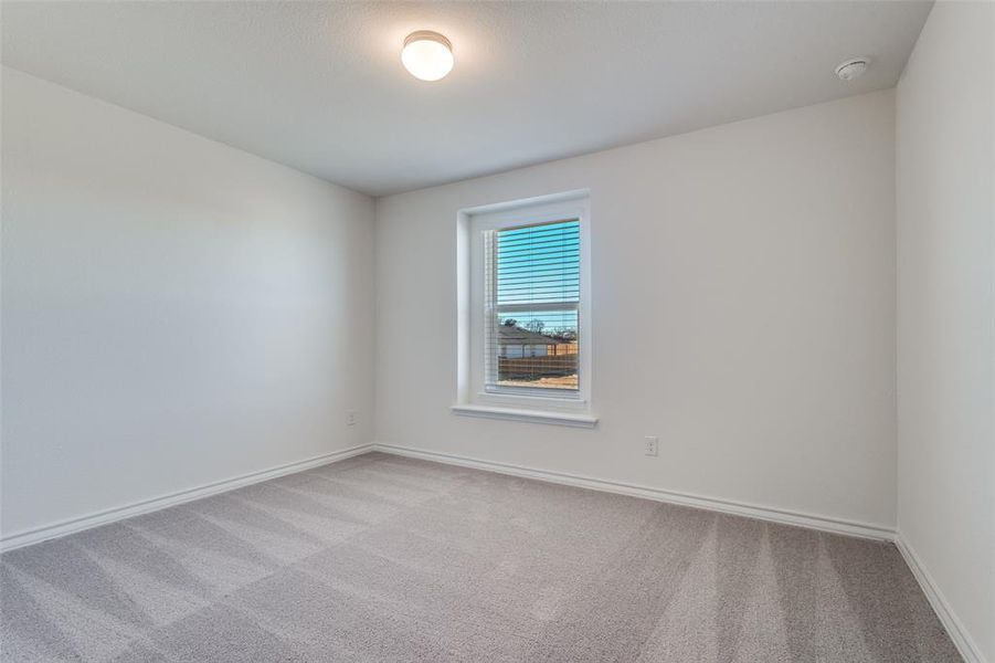 Spacious, unfurnished interior of a new home in Eagle Creek, Denton (Image 15).