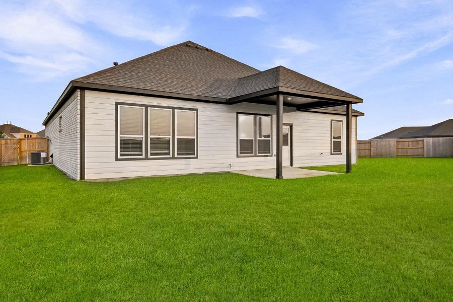 Exterior details and patio area of a home in Sunterra Lakes, Brookshire (Image 3).