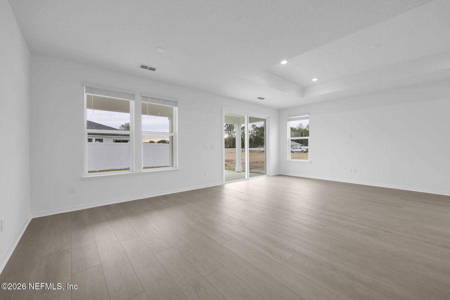 Spacious, unfurnished interior of a new home in Murray Farms, Middleburg (Image 21).