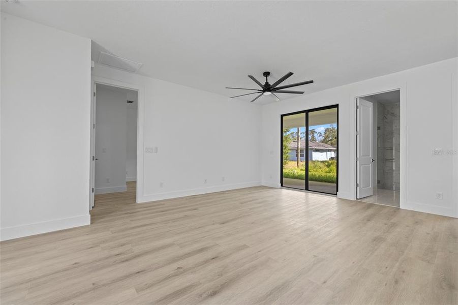 Spacious, unfurnished interior of a new home in , Port Charlotte (Image 20).