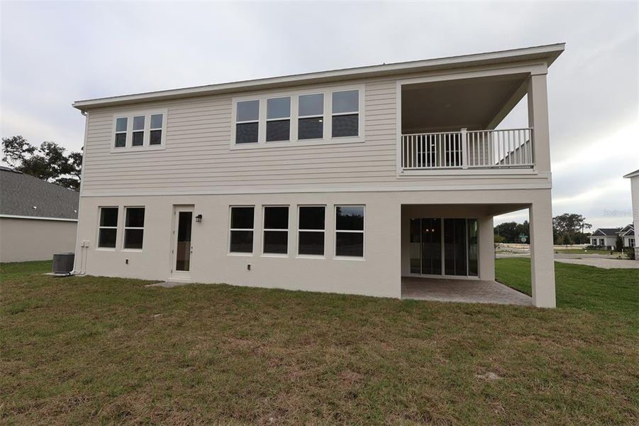 Exterior details and patio area of a home in Willow Run, Apopka (Image 20).