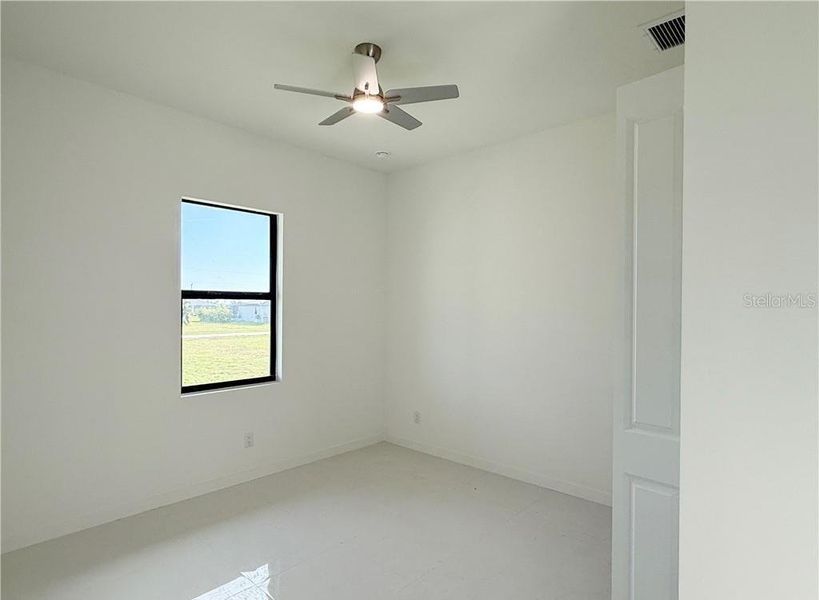 Spacious, unfurnished interior of a new home in , Cape Coral (Image 25).