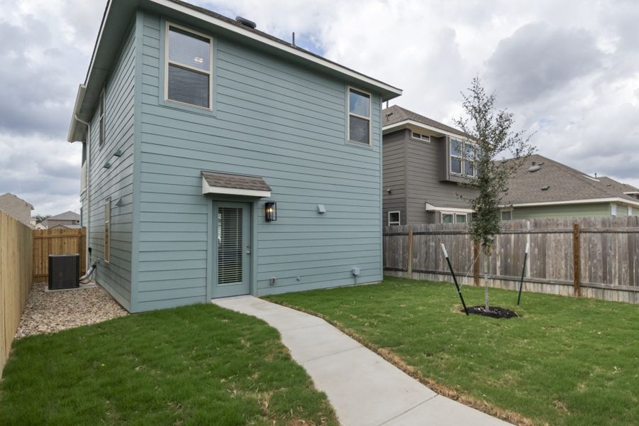 Exterior details and patio area of a home in Blanco Vista, San Marcos (Image 33).