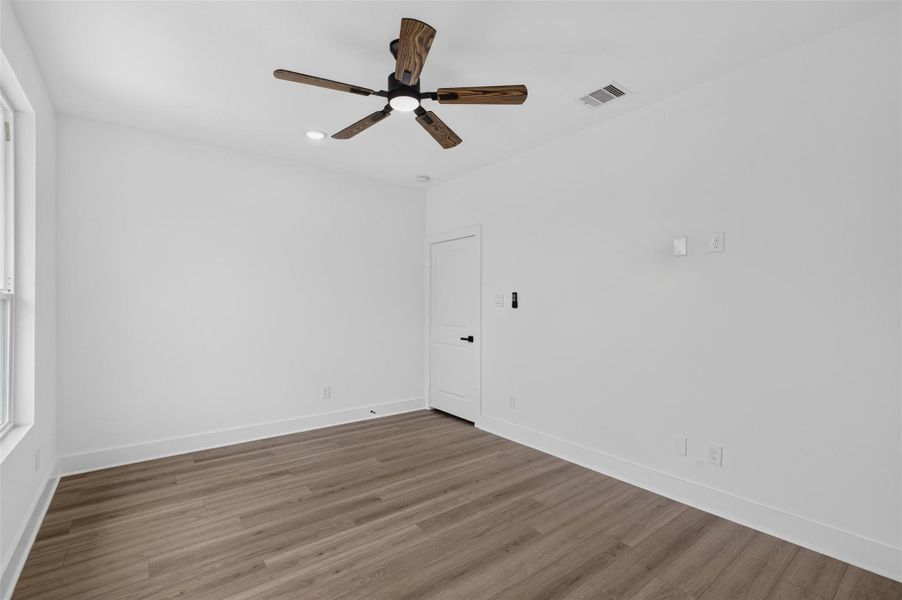 Spacious, unfurnished interior of a new home in , Houston (Image 26).