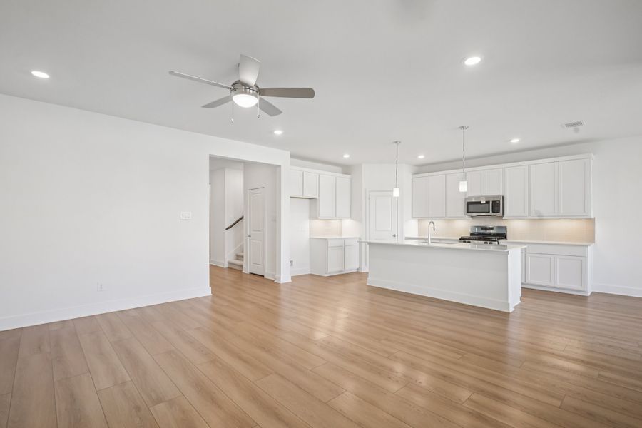 Spacious, unfurnished interior of a new home in Oakberry Trails, Waller (Image 5).