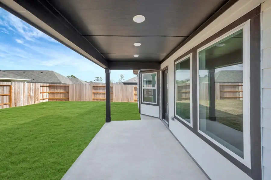 Exterior details and patio area of a home in Indian Springs, Crosby (Image 3).