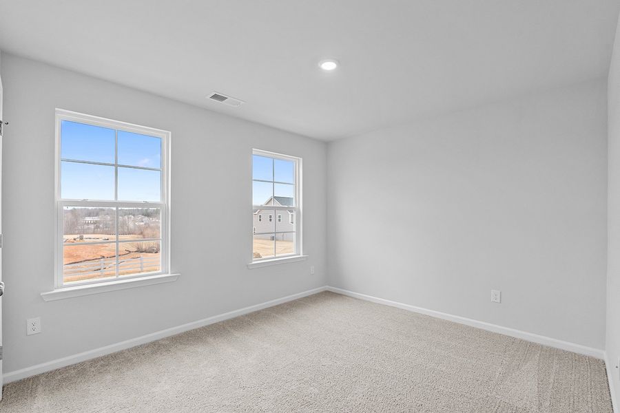 Spacious, unfurnished interior of a new home in Fieldstone, Lexington (Image 30).