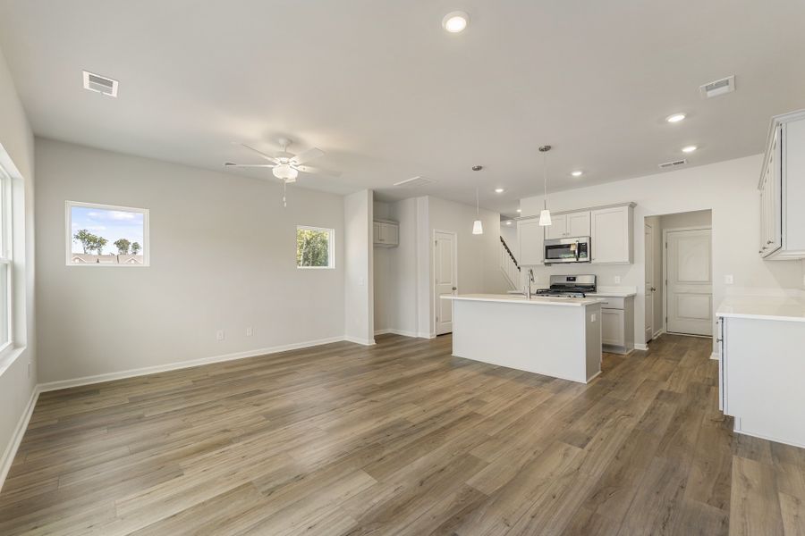 Spacious, unfurnished interior of a new home in Edwards Station, Taylors (Image 15).