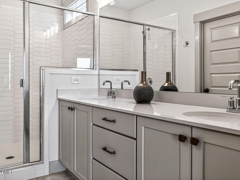 024-1280x960-bathroom