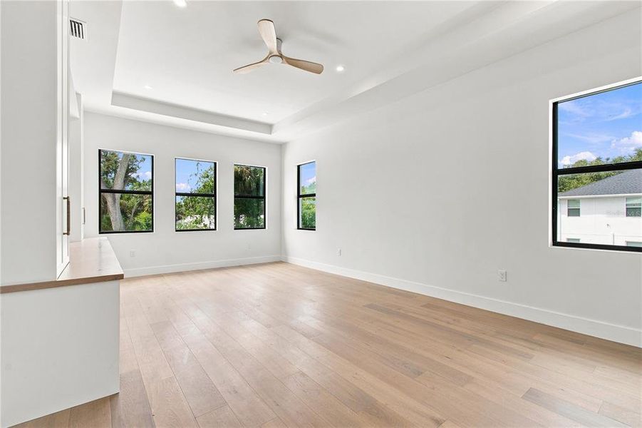 Spacious, unfurnished interior of a new home in , Tampa (Image 71).