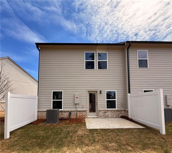 Exterior details and patio area of a home in Leydenview, Mableton (Image 3).