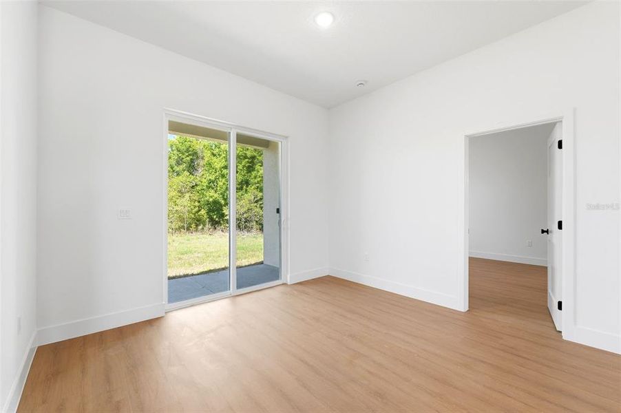 Spacious, unfurnished interior of a new home in , Ocala (Image 17).