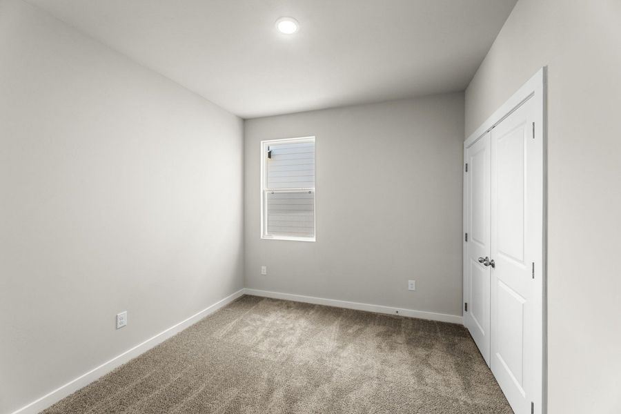 Spacious, unfurnished interior of a new home in Hickory Ridge, Elmendorf (Image 35).