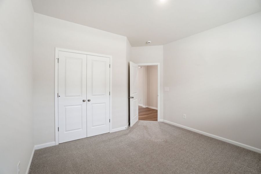 Spacious, unfurnished interior of a new home in Waxhaw Landing, Monroe (Image 17).