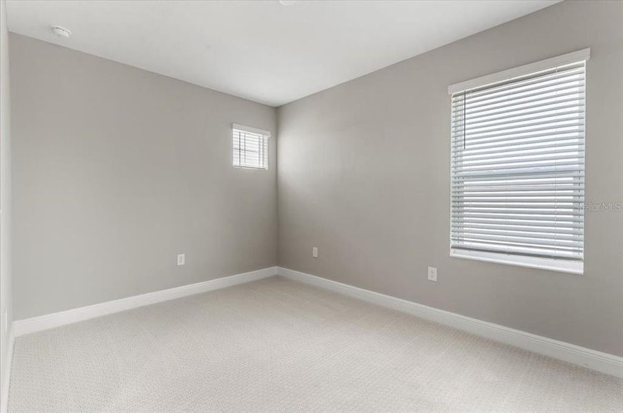 Spacious, unfurnished interior of a new home in , Sarasota (Image 37).