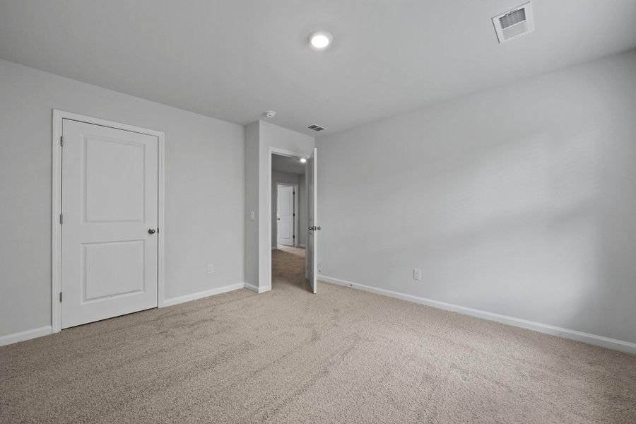 Spacious, unfurnished interior of a new home in Lakeview at Kitfield, Moncks Corner (Image 17).