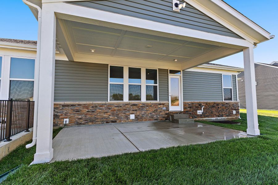 Representative exterior details of a home built from the Emmett by Fischer Homes in Stonehaven, Hoschton (Image 2). Representative exterior details of a home built from the Emmett by Fischer Homes in Stonehaven, Hoschton (Image 2).