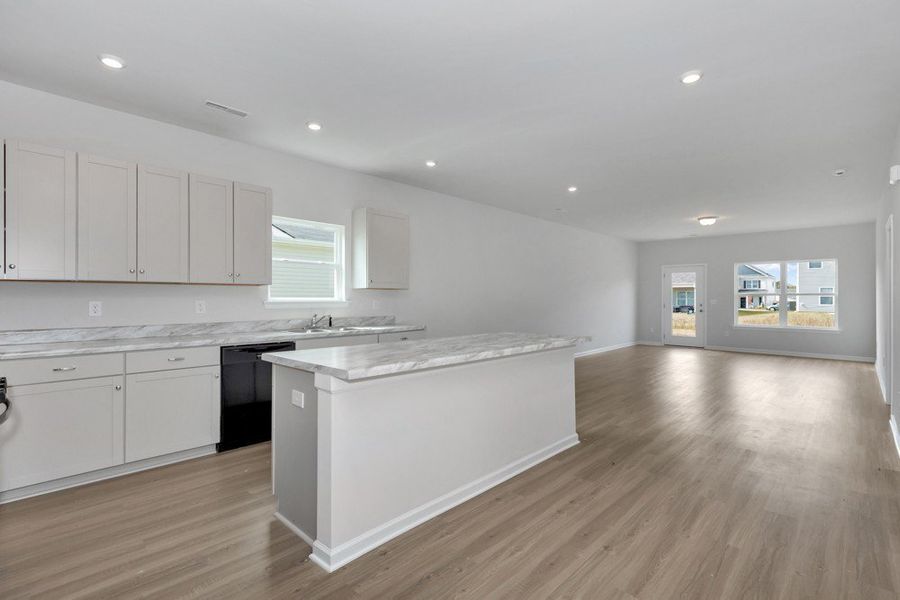 *This is a marketing photo. Colors/options may be different.*