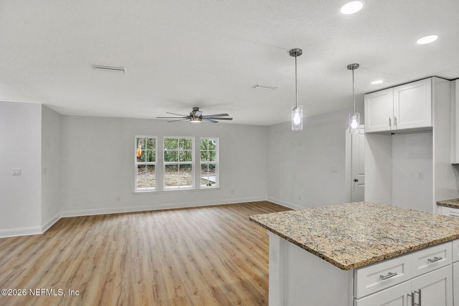 Spacious, unfurnished interior of a new home in , Middleburg (Image 11).