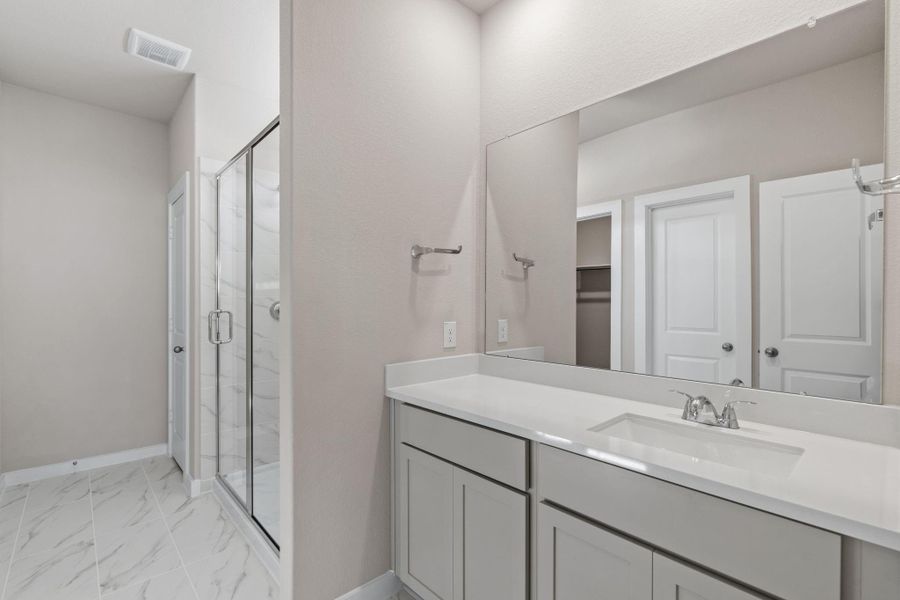 Furnished interior view inside a new home in Westridge Cove, Conroe (Image 12).